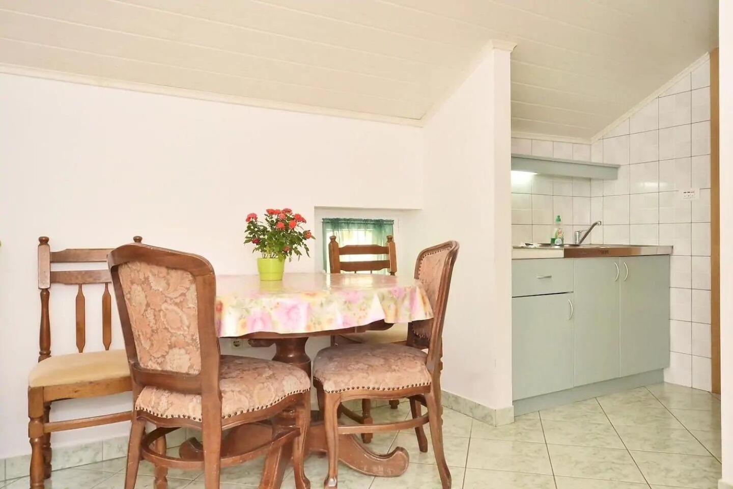 Apartment Toma Omis