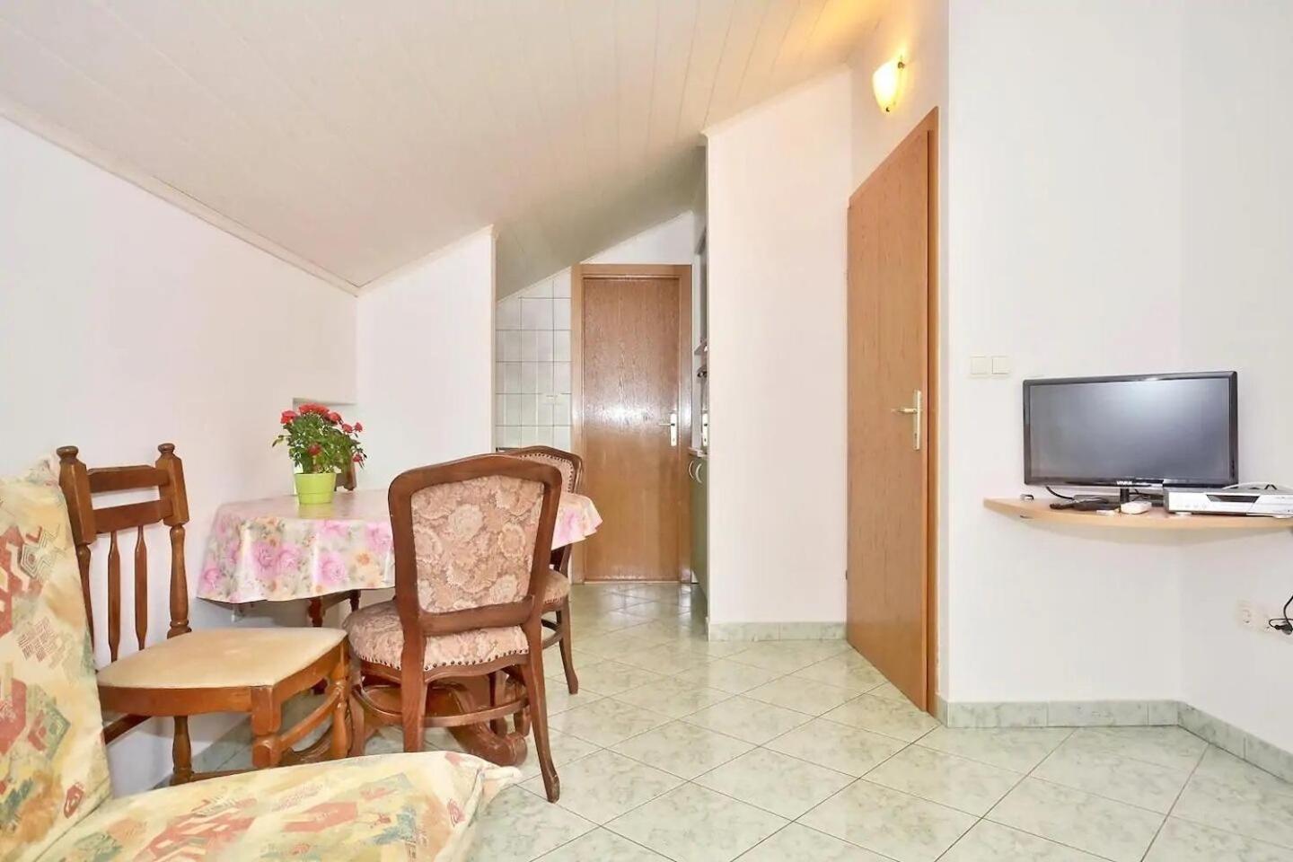 Toma Apartment